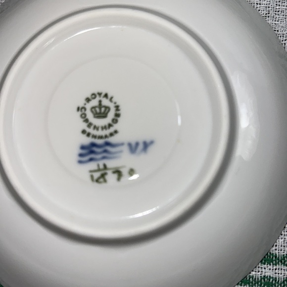 Royal Copenhagen blue flower plate.  1960s. Model number 11/1070. - Picture 4 of 4